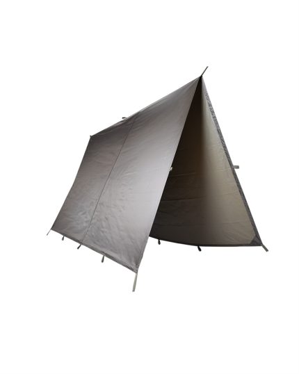 Zahvaljujući robusnoj izradi i velikoj površini, cerada je idealna za avanturiste, planinare i ljubitelje prirode koji traže pouzdanu zaštitu i fleksibilnu opremu za outdoor aktivnosti.